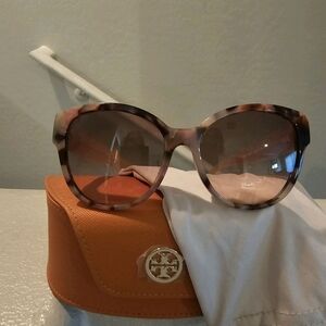 Beautiful Torry Burch sunglasses